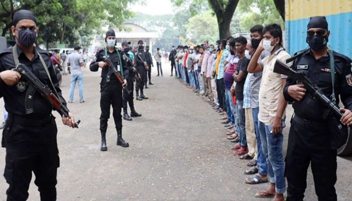 দালাল ধরতে একযোগে সারাদেশে র‍্যাবের অভিযান চলছে